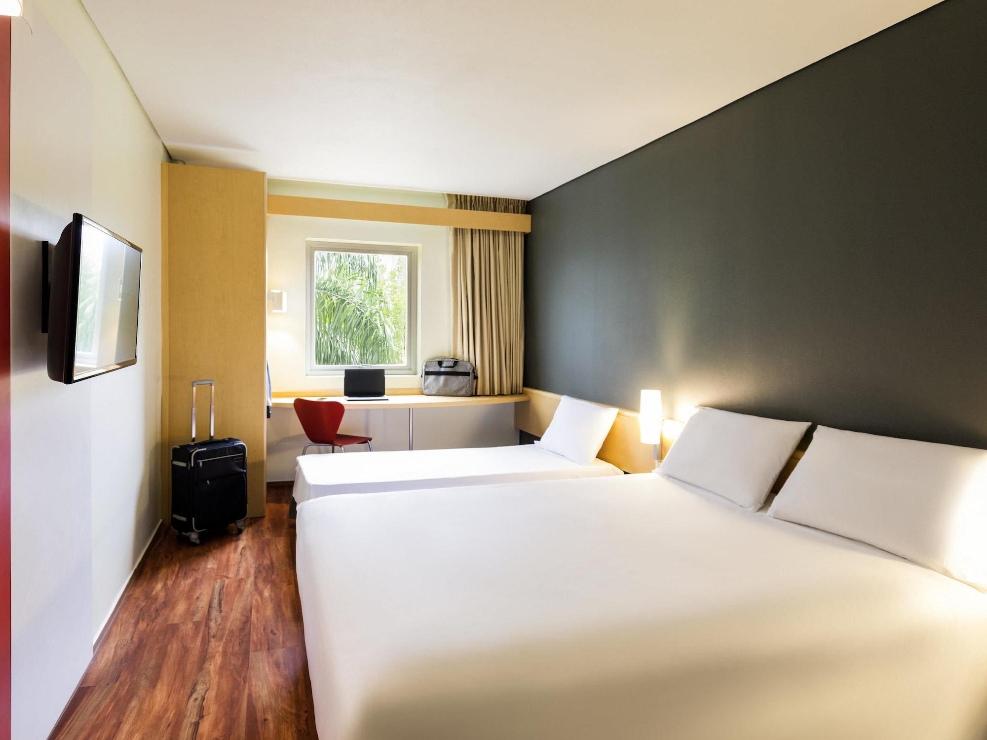 Ibis Monterrey Valle San Pedro Garza Garcia Bagian luar foto