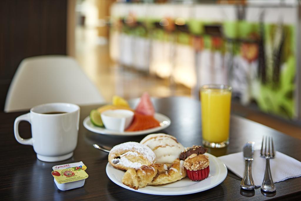 Ibis Monterrey Valle San Pedro Garza Garcia Bagian luar foto