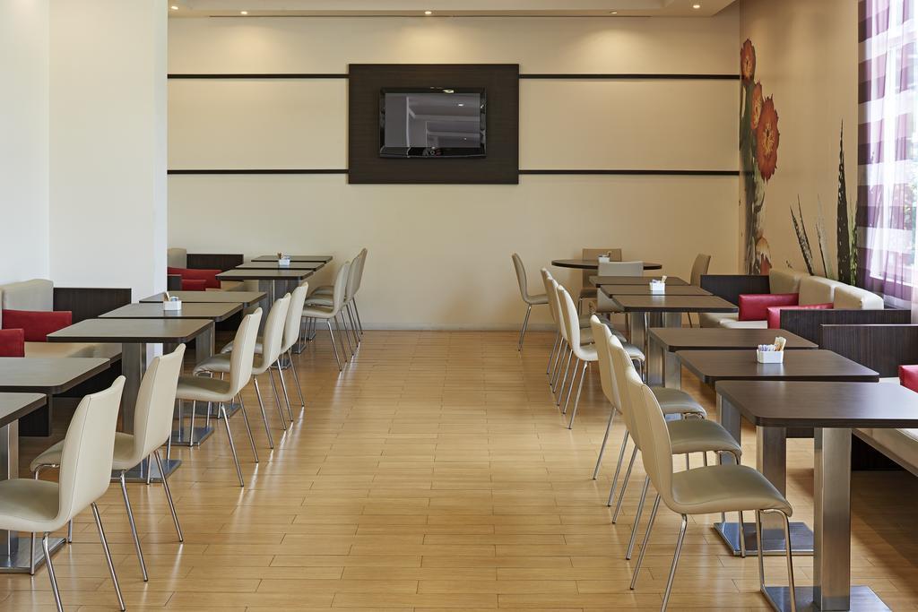 Ibis Monterrey Valle San Pedro Garza Garcia Bagian luar foto