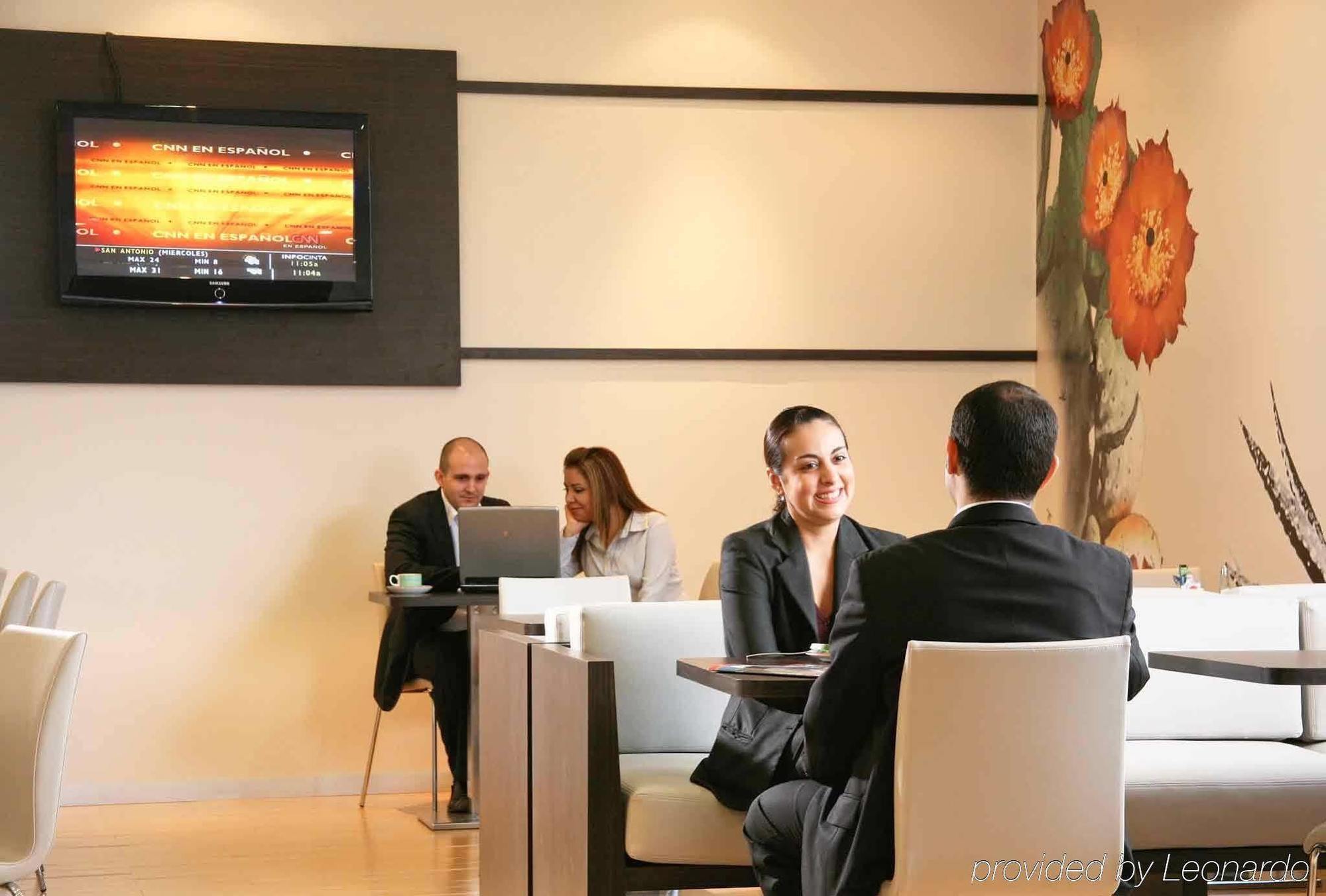Ibis Monterrey Valle San Pedro Garza Garcia Bagian luar foto
