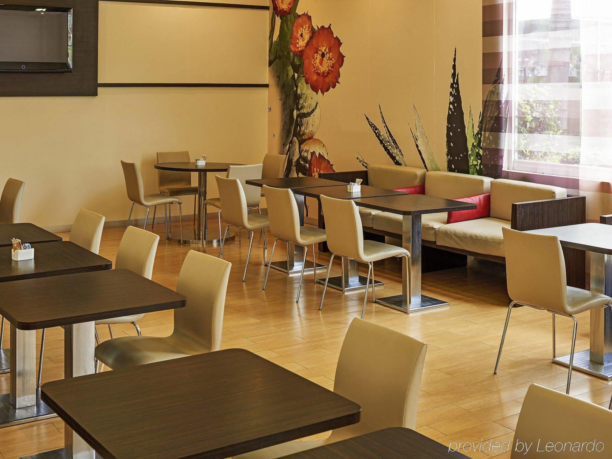 Ibis Monterrey Valle San Pedro Garza Garcia Bagian luar foto