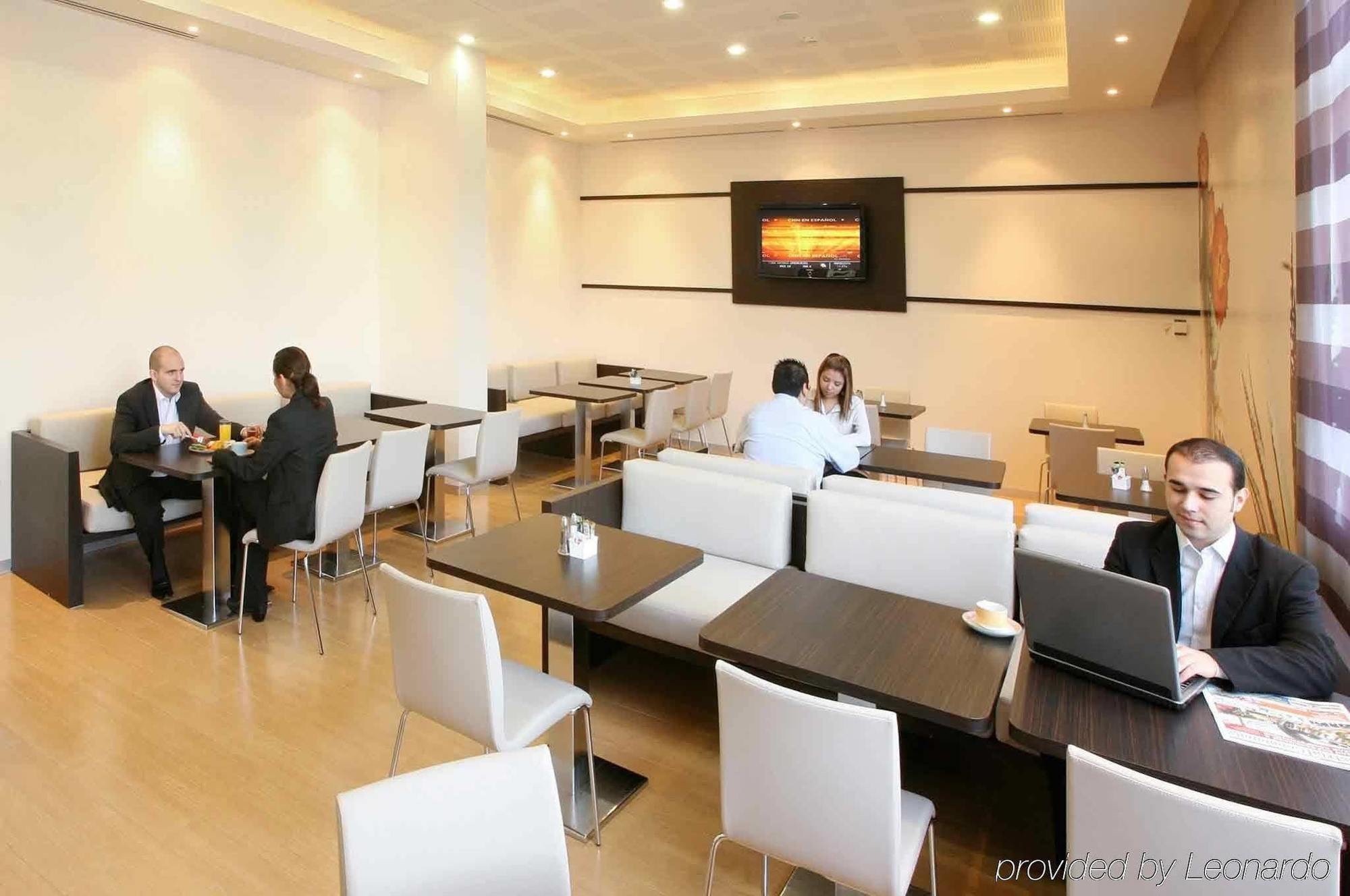 Ibis Monterrey Valle San Pedro Garza Garcia Bagian luar foto