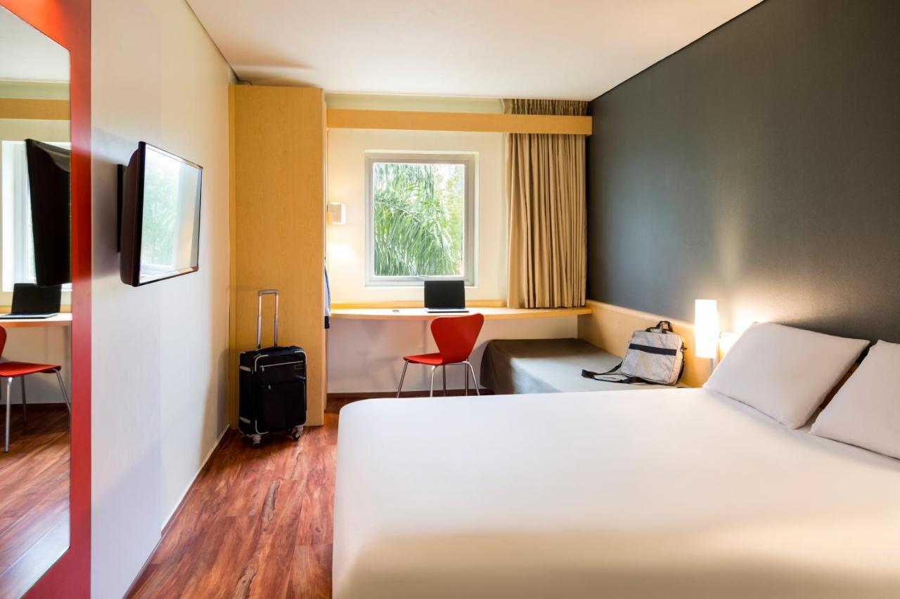 Ibis Monterrey Valle San Pedro Garza Garcia Bagian luar foto