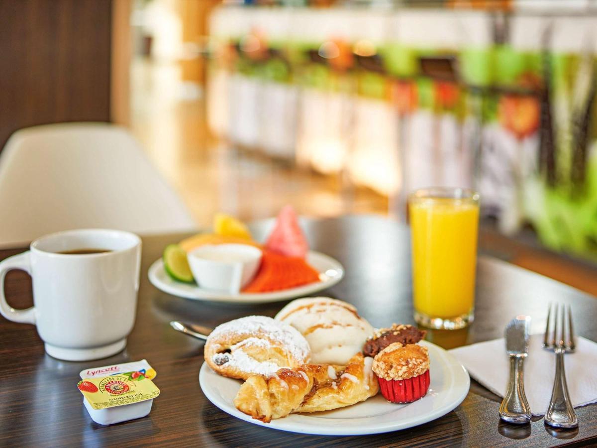 Ibis Monterrey Valle San Pedro Garza Garcia Bagian luar foto